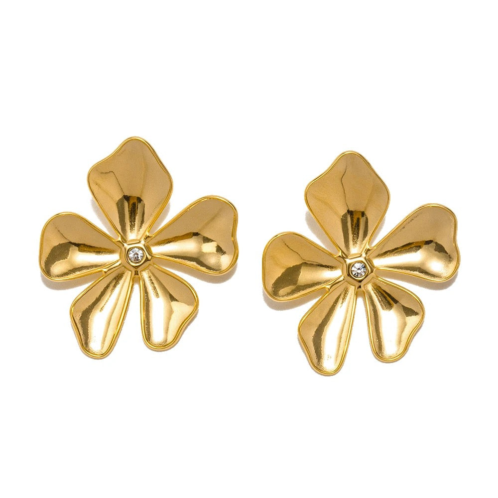 Flower stud earrings