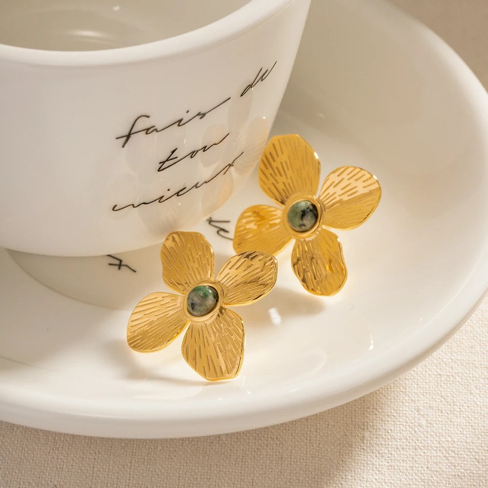 Flower stud earring