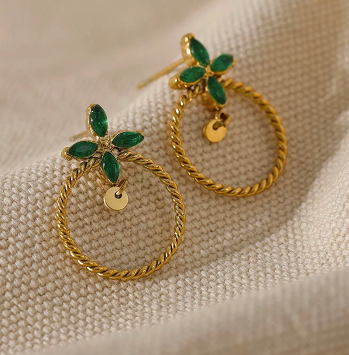 Flower stud earrings