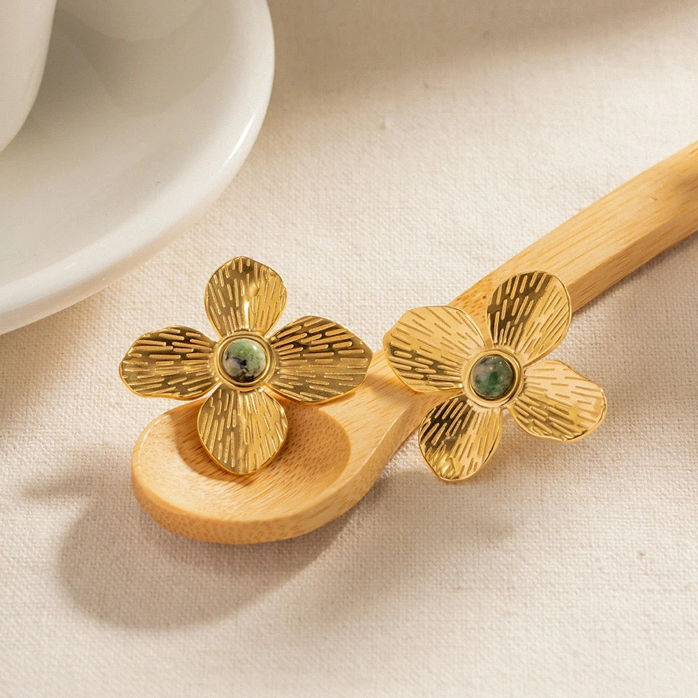 Flower stud earring