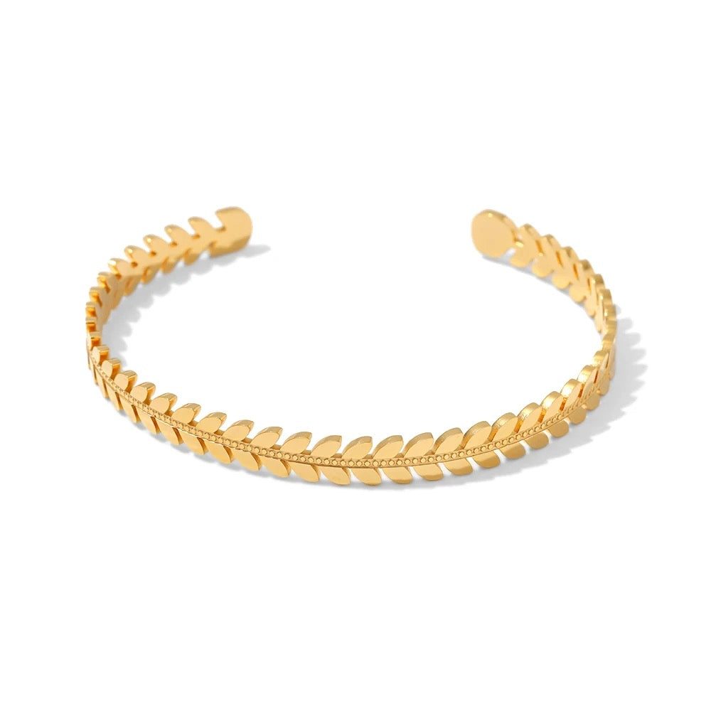Leaf cuff bracelet