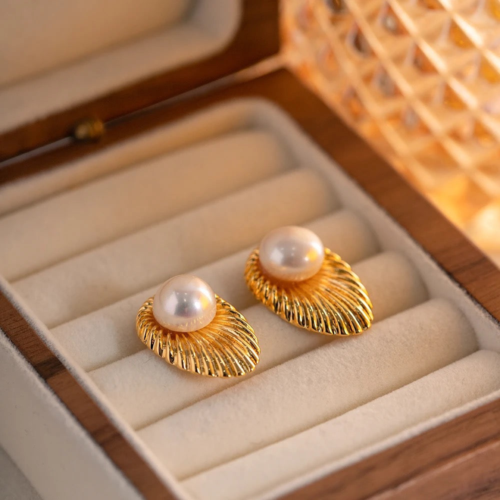 Texture fresh water pearl stud earrings