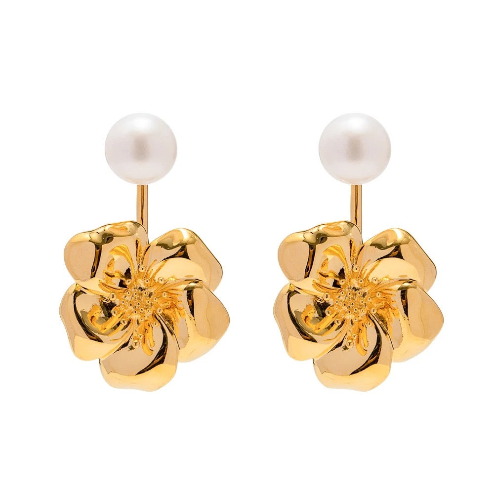 Pearl flower stud earrings