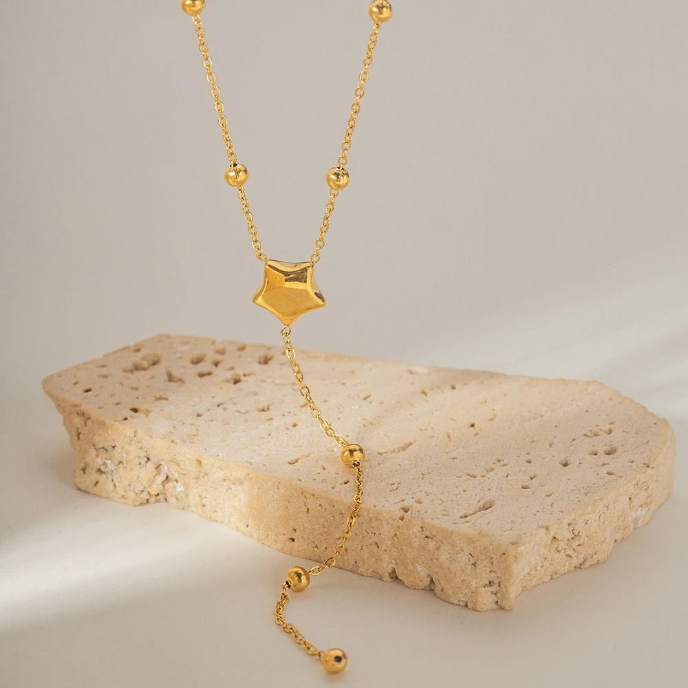 Star pedant necklace