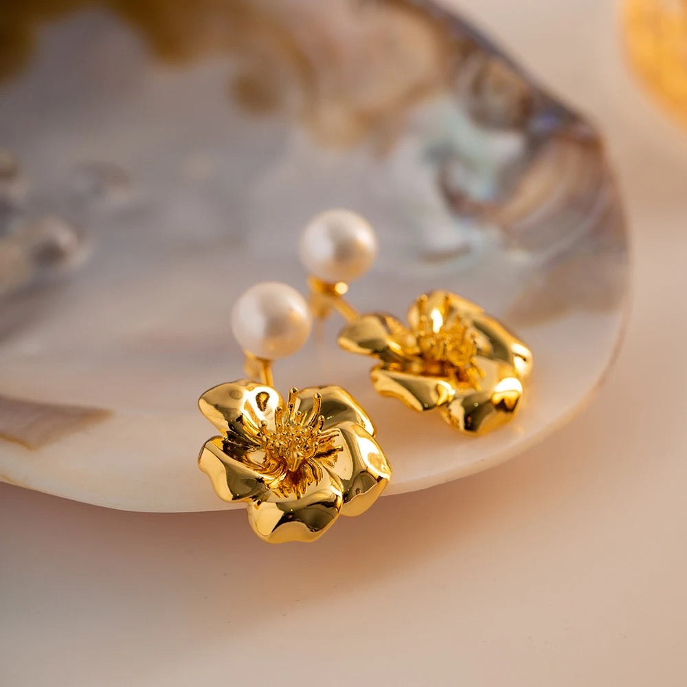 Pearl flower stud earrings