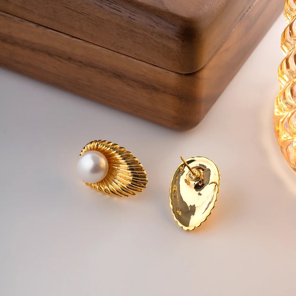Texture fresh water pearl stud earrings