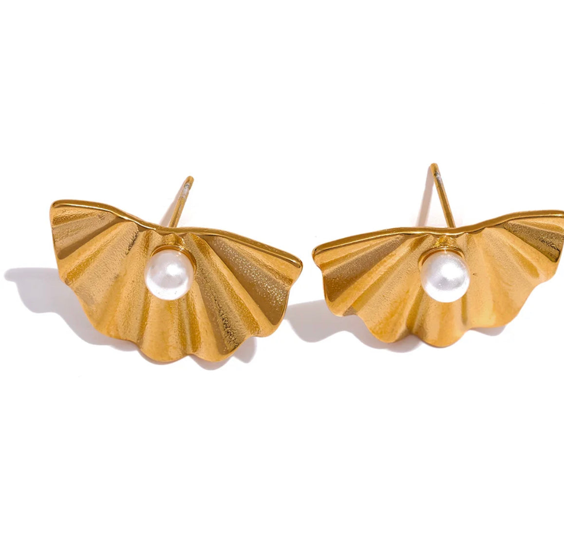 Fan pearl stud earrings