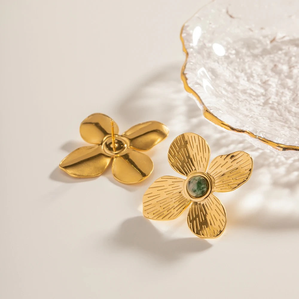 Flower stud earring