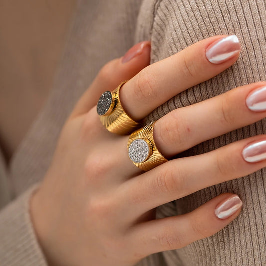 Elegant adjustable ring