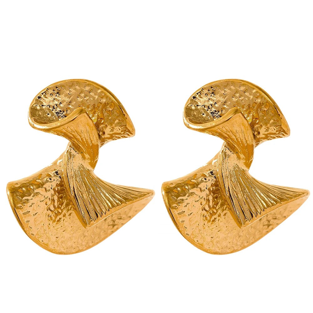Fancy fan stud earrings