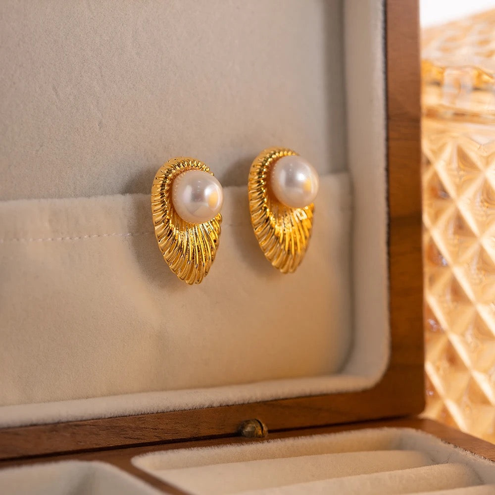 Texture fresh water pearl stud earrings
