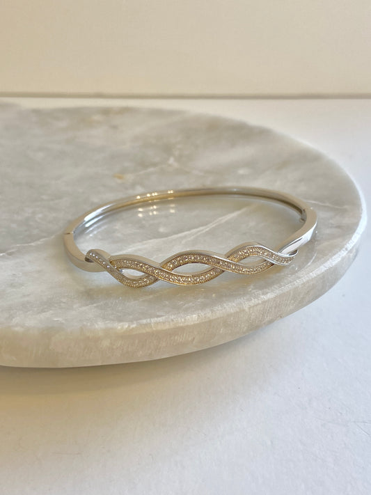 Elegant bangle