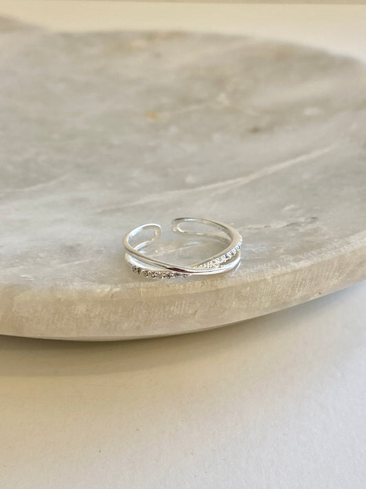Elegant adjustable ring