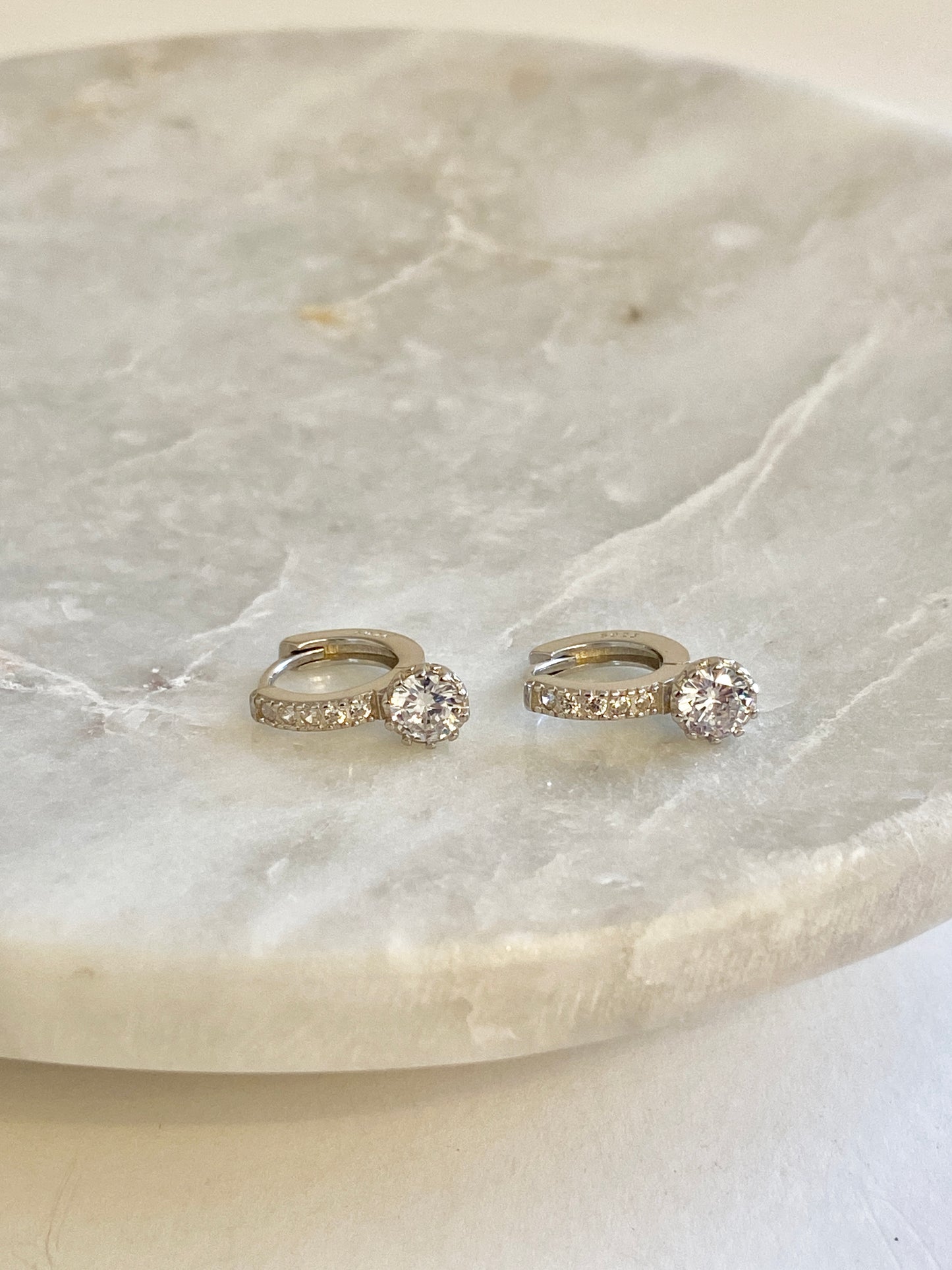Elegant huggie earrings
