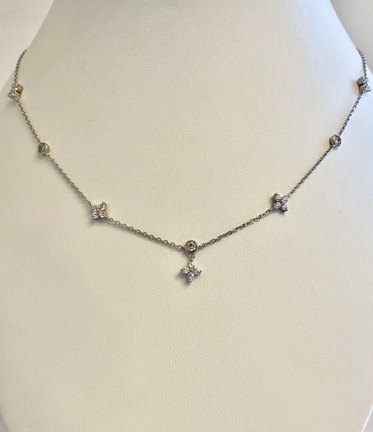 Delicate clover necklace