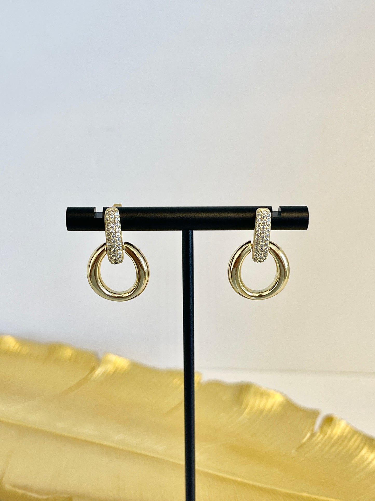 Elegant stud earrings