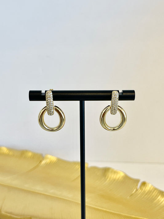 Elegant stud earrings