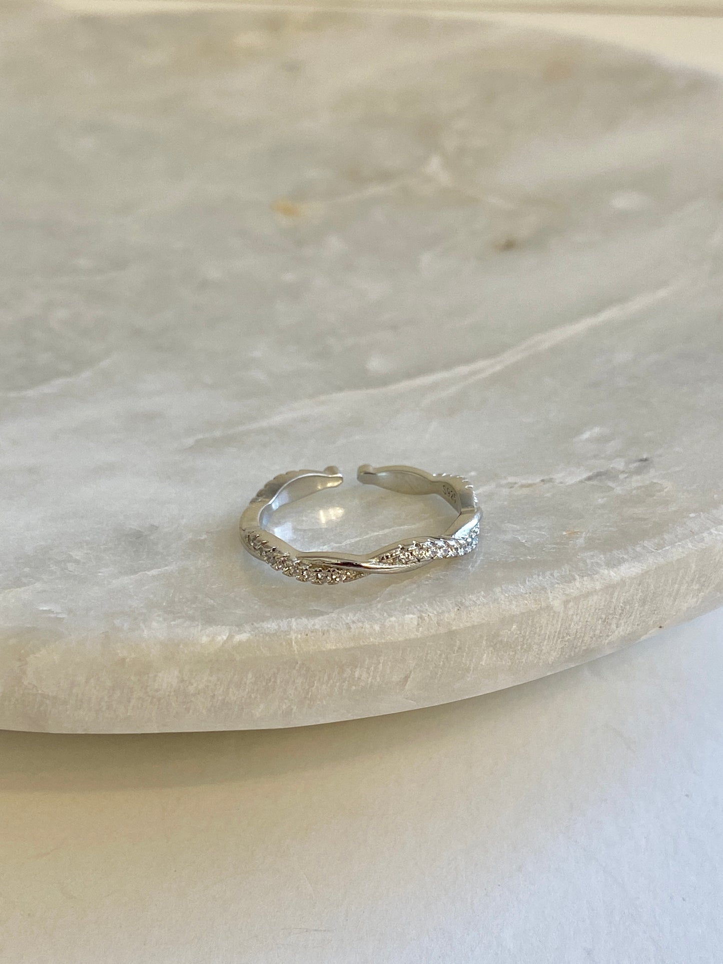 Tinny adjustable ring