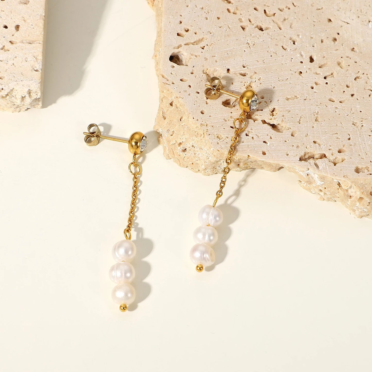 Chain Pearl stud earrings