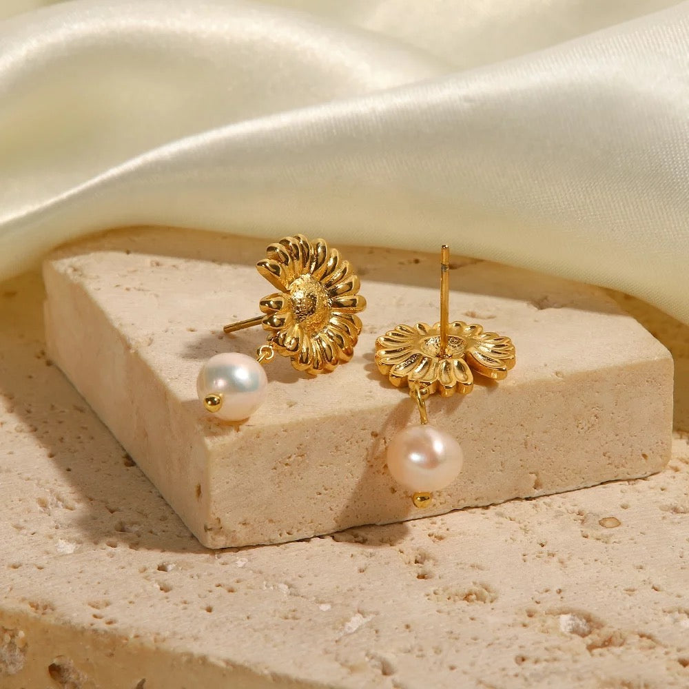 Freshwater Pearl flower earring
