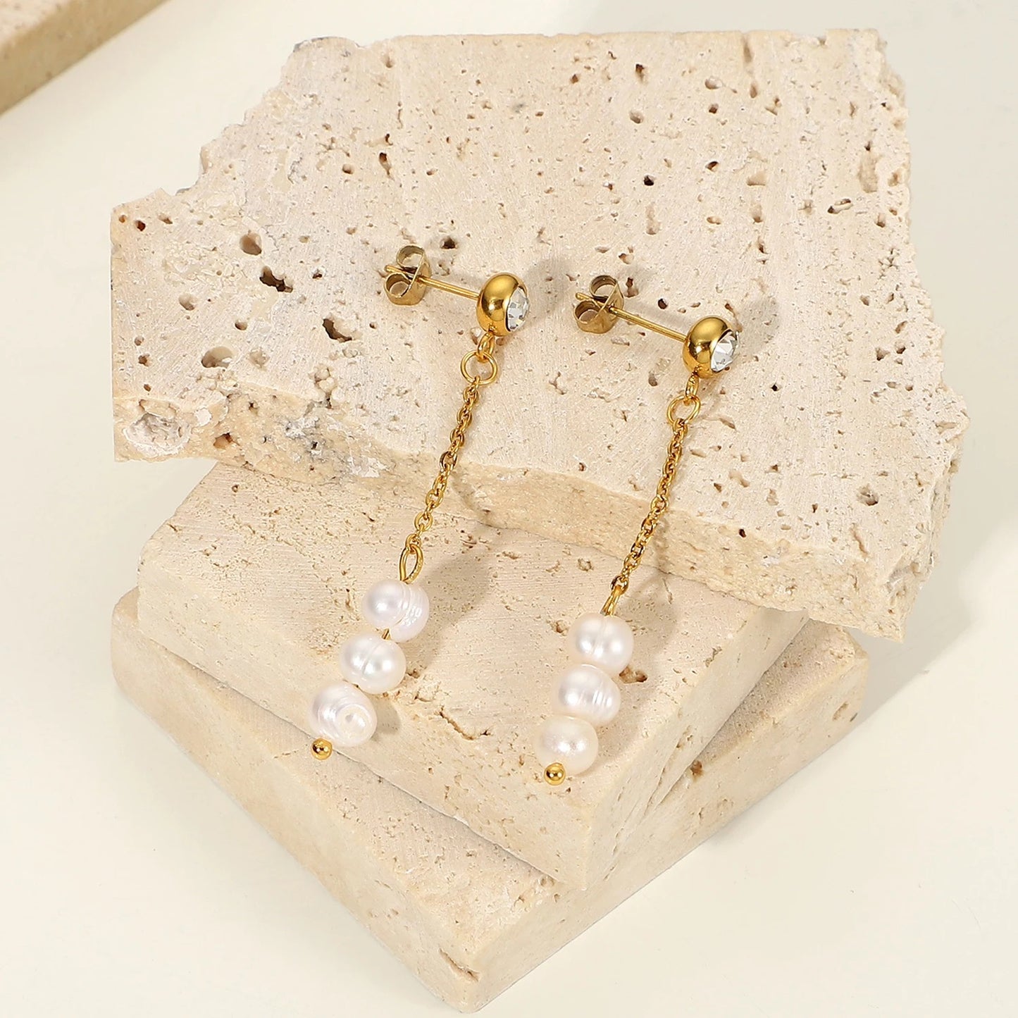 Chain Pearl stud earrings