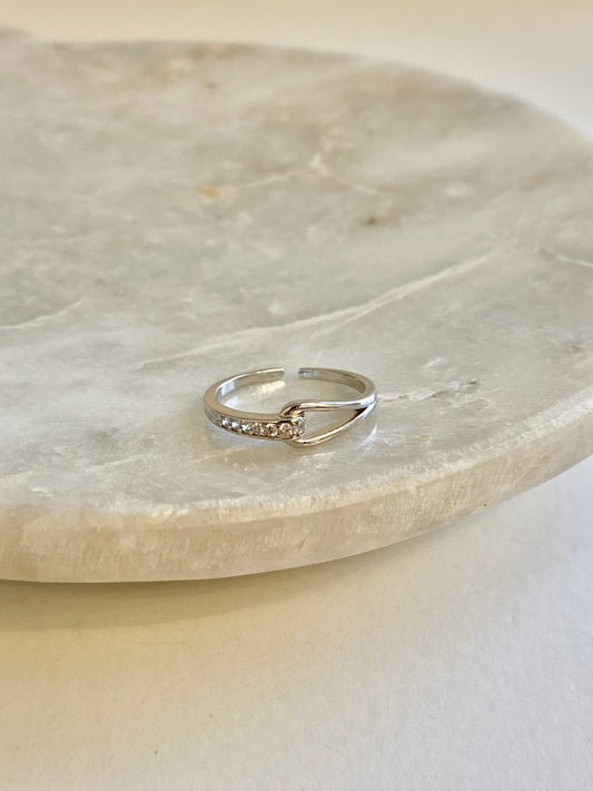 Elegant adjustable ring