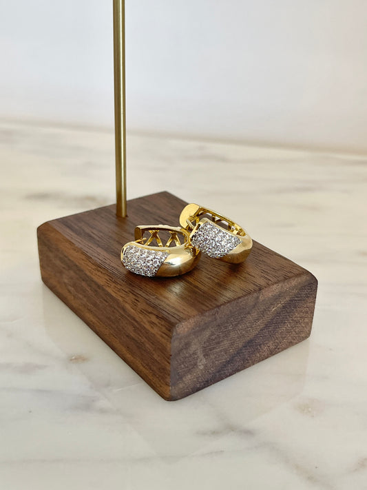 Elegant hoops earrings