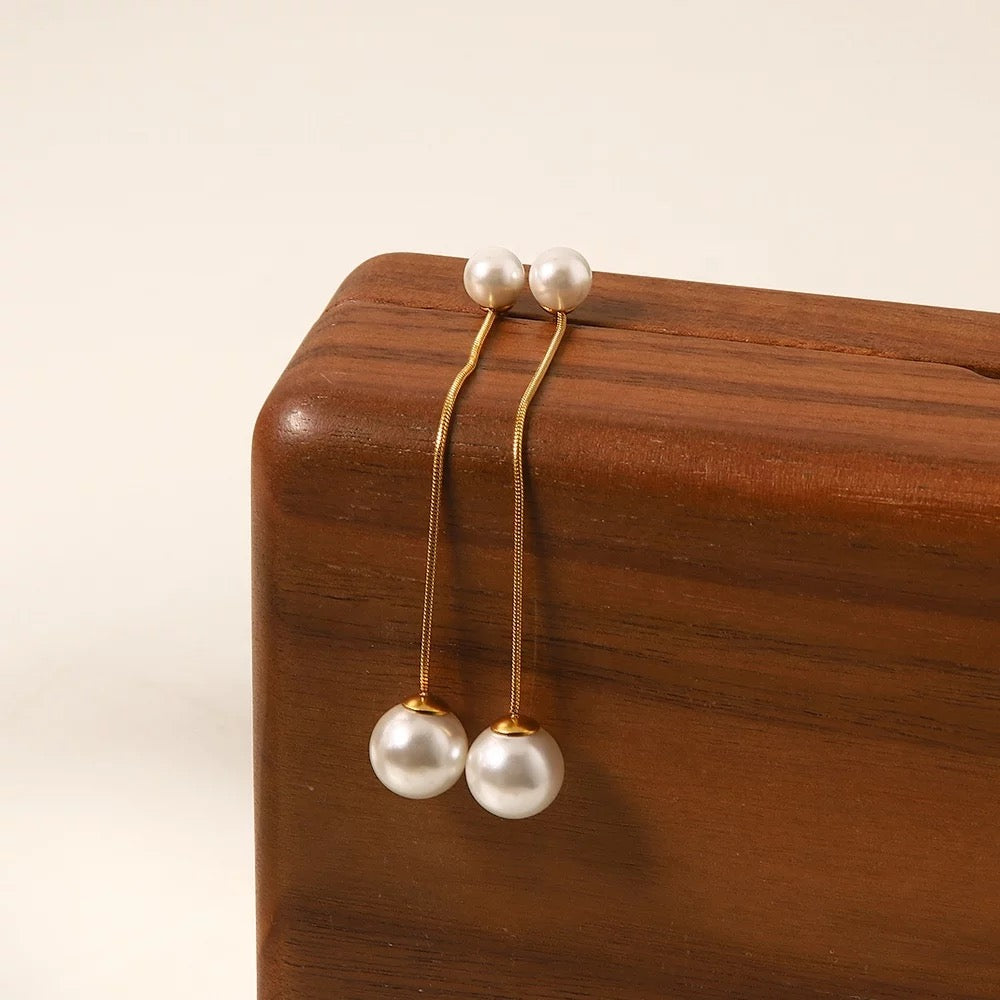 Pearl tassel stud earrings