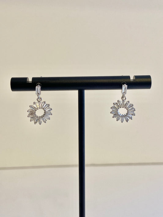 Elegant stud earrings
