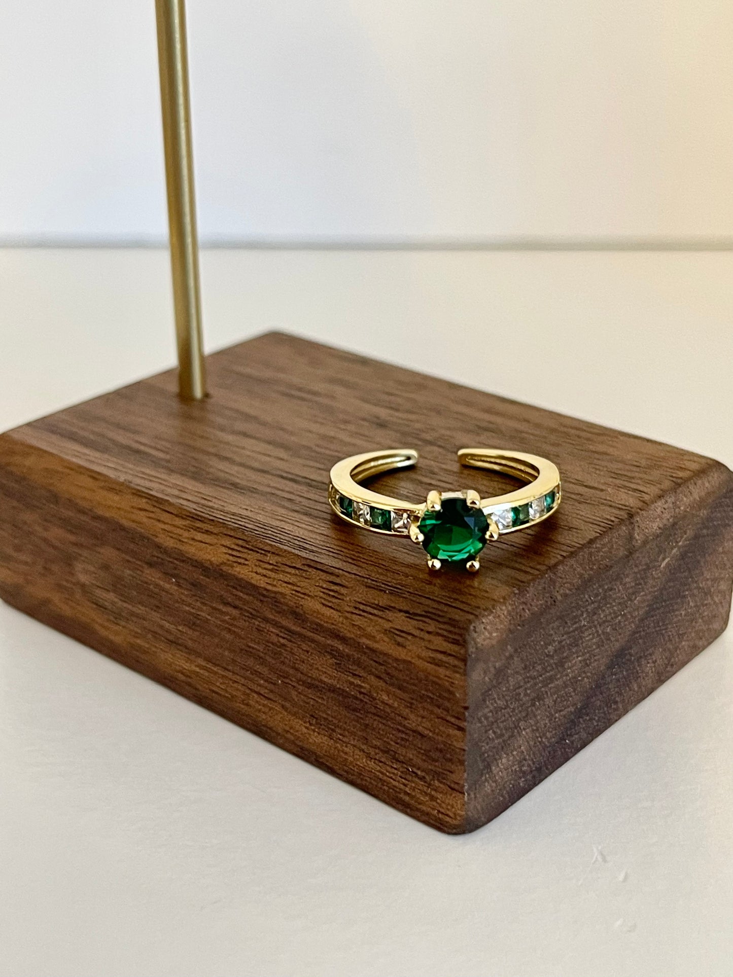 Green elegant adjustable ring