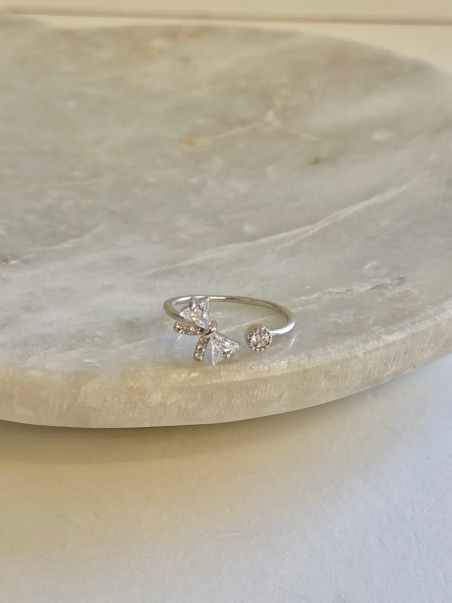 Ribbon adjustable ring