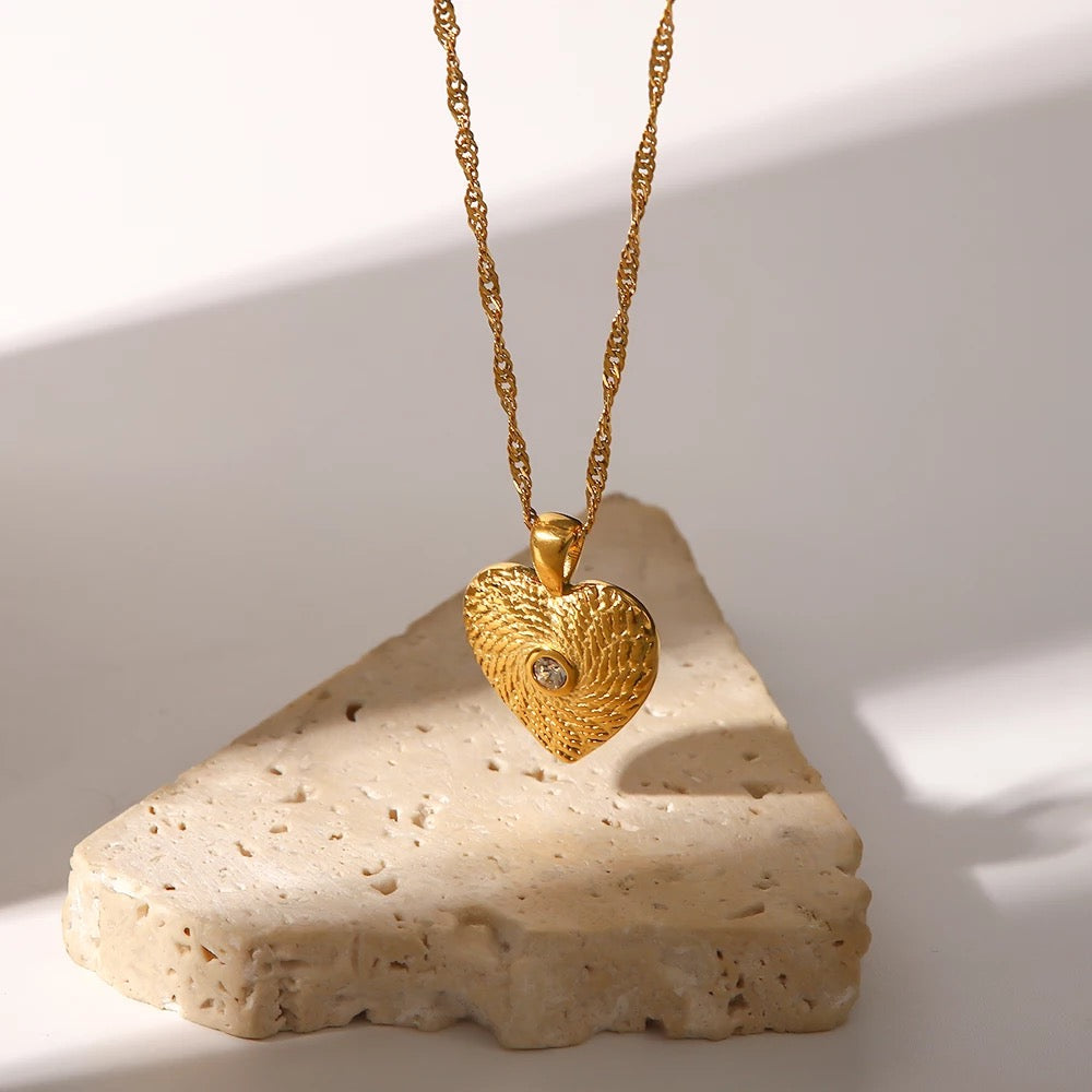 Heart pedant necklace