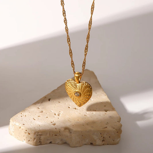 Heart pedant necklace