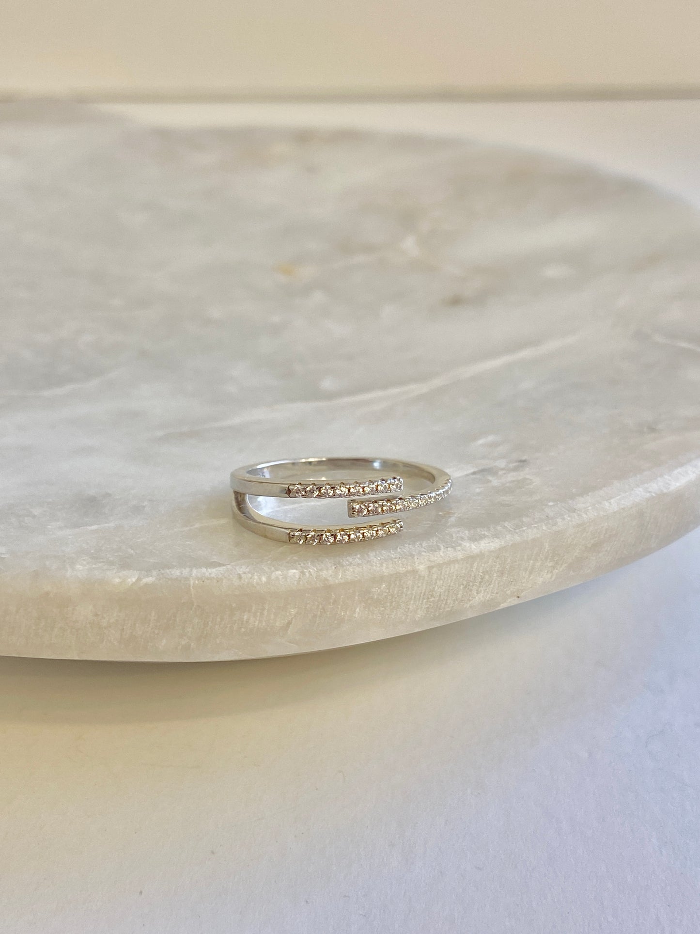Simple adjustable ring