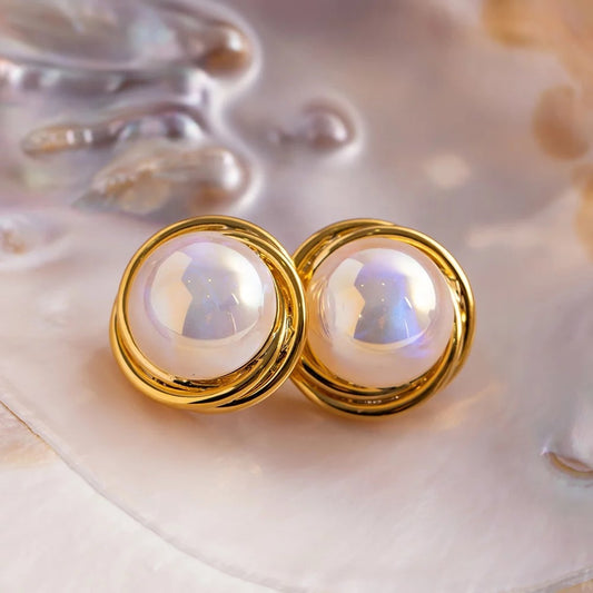 High light Pearl stud earrings