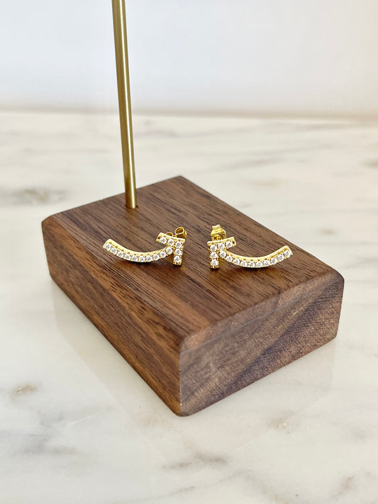 Arrow stud earrings