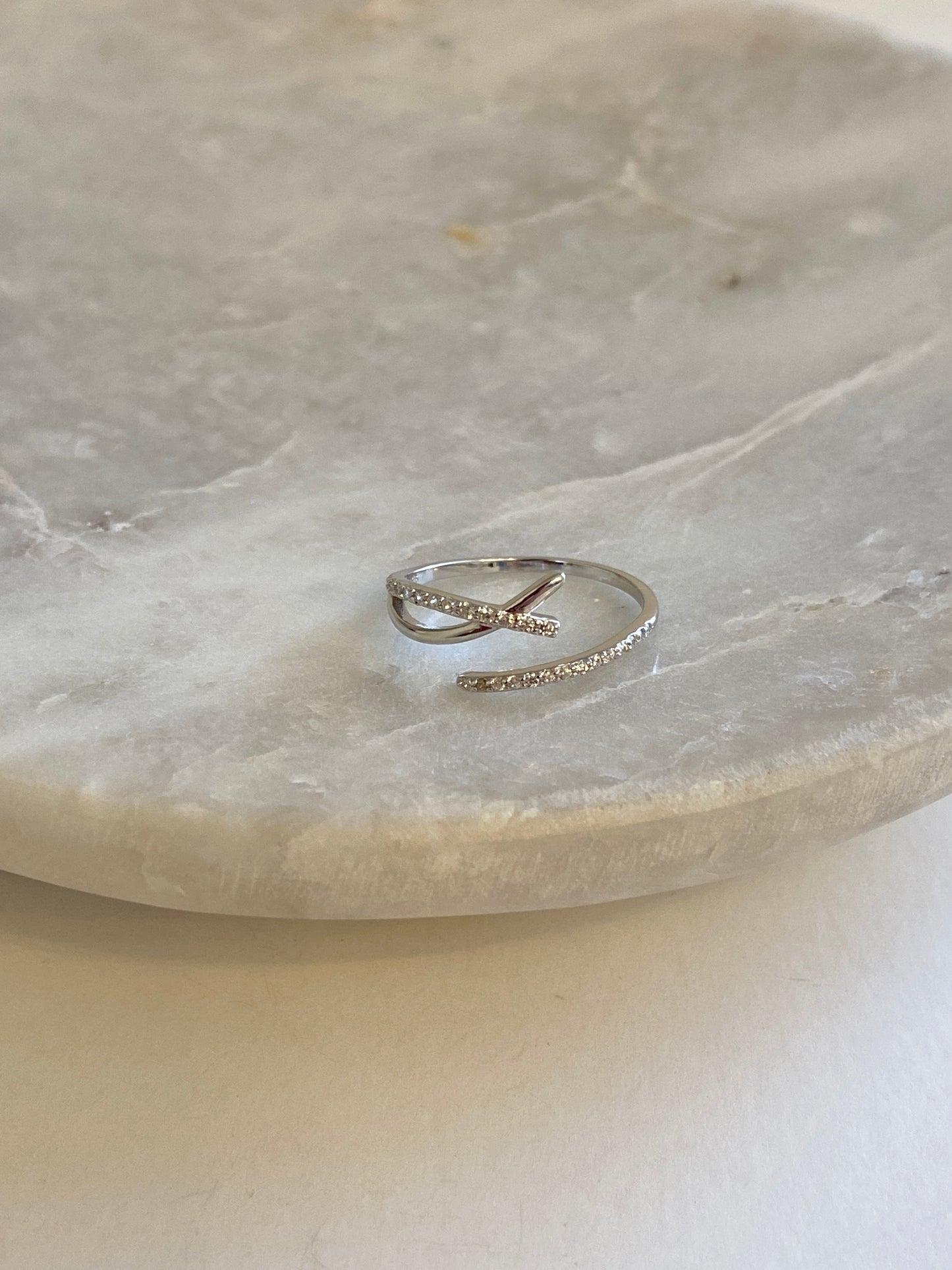 Simple adjustable ring