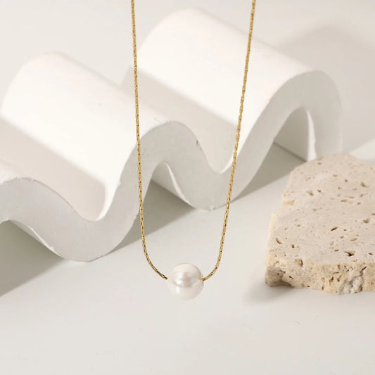Round Pearl pedant necklace