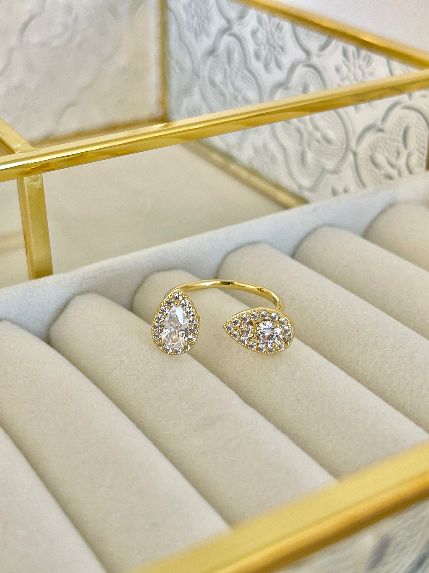 Elegant ring