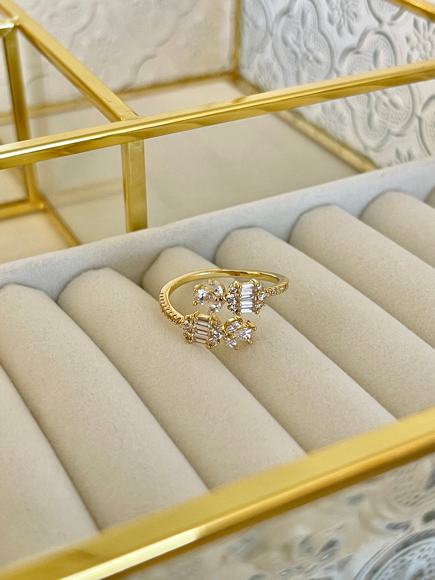 Elegant ring