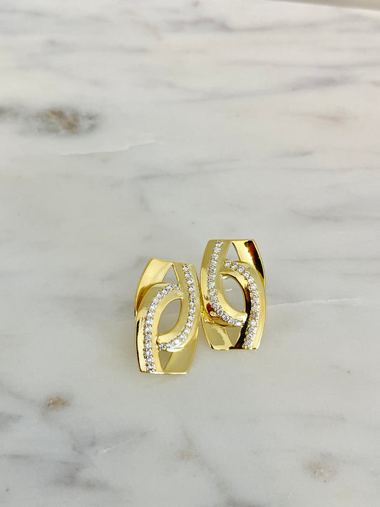 Elegant stud earrings