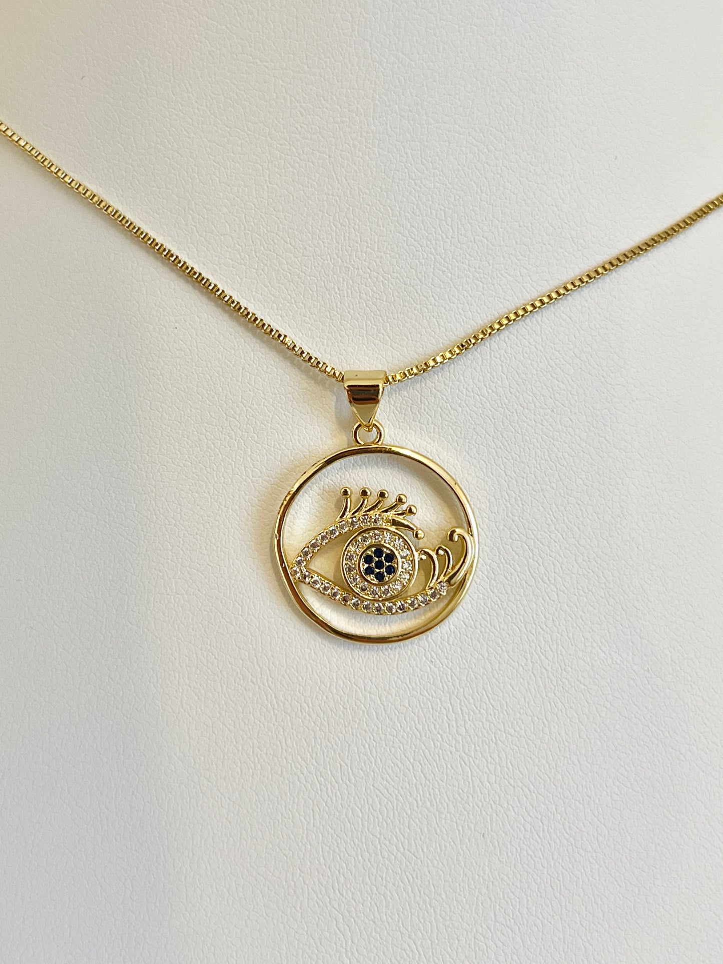 Round evil eye necklace