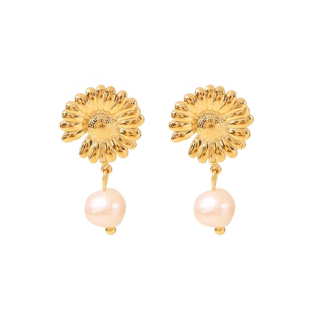 Freshwater Pearl flower earring