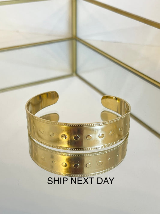 Elegant cuff bracelet