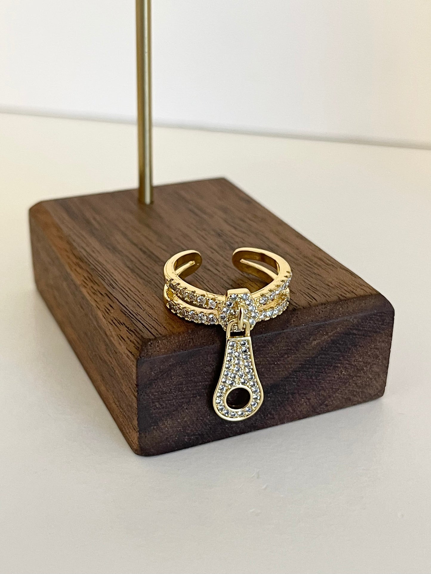 Zipper adjustable ring