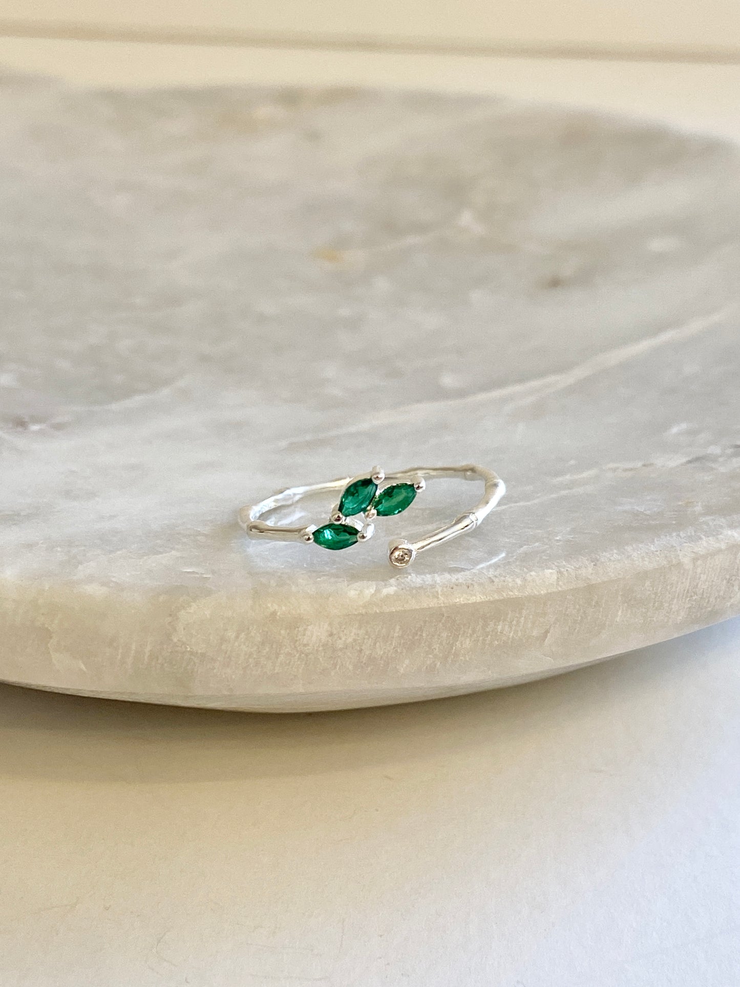Leaf adjustable ring