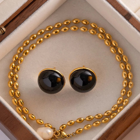 Classic stud earrings