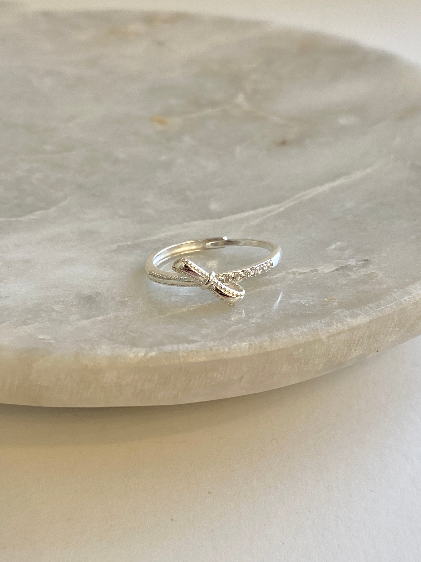 Ribbon adjustable ring