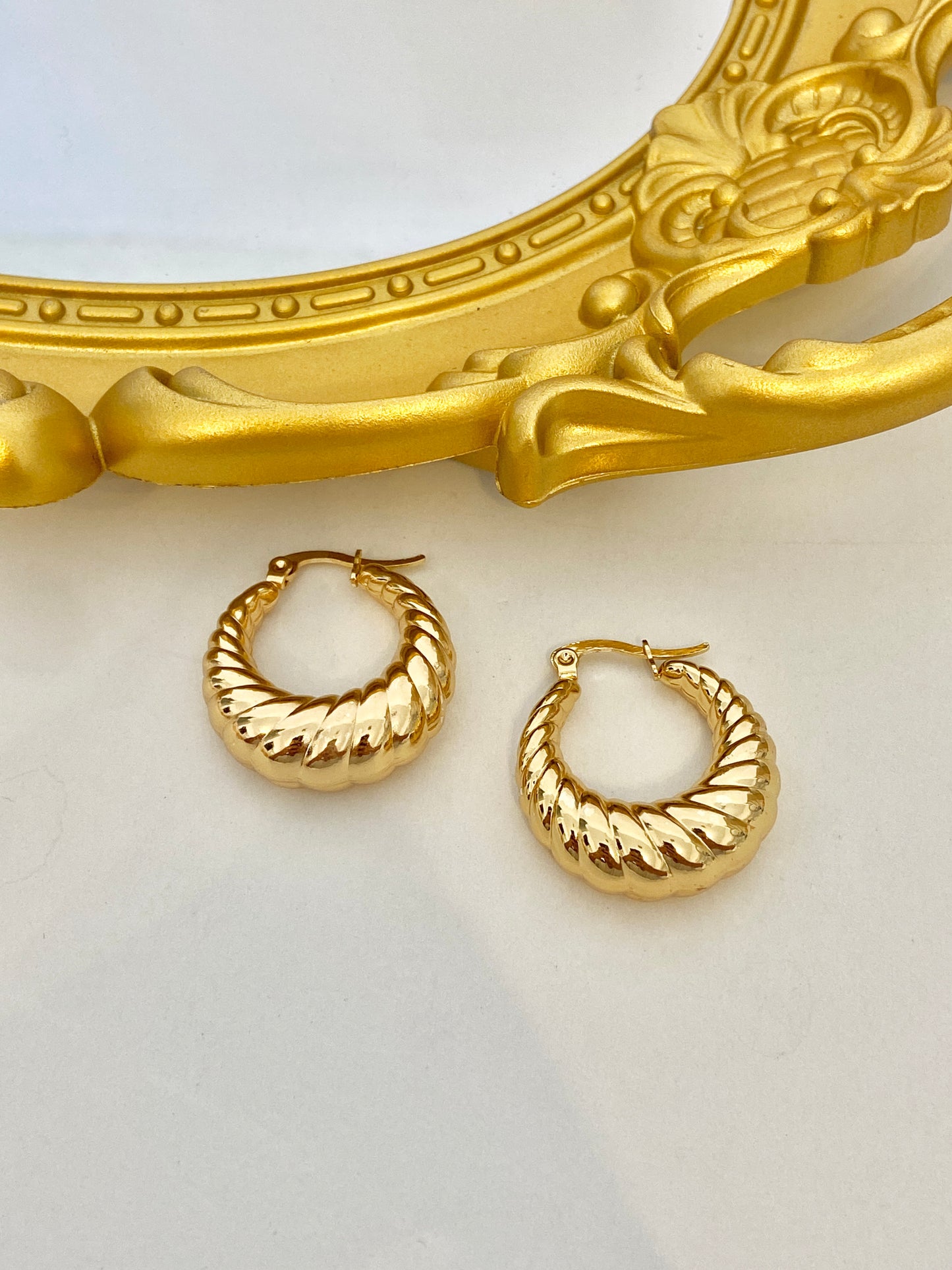 Croissant hoops