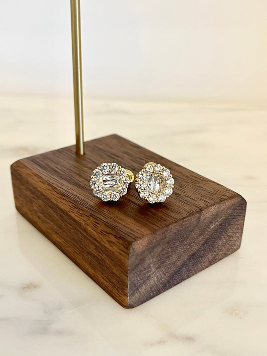 Simple  stud earrings
